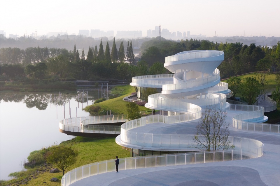 Lujiatan Wetland Park Commercial Service Center