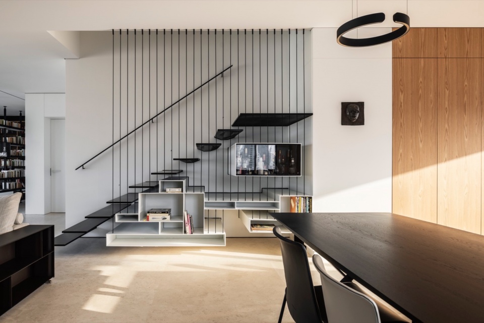 RR 4 Stories Apartment by Architect Raz Melamed