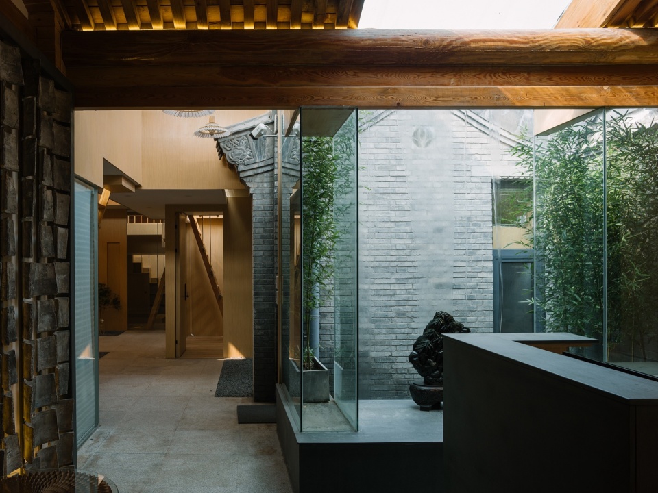 Tiled roof courtyard by Beijing Jimei Survey and Design Co Ltd