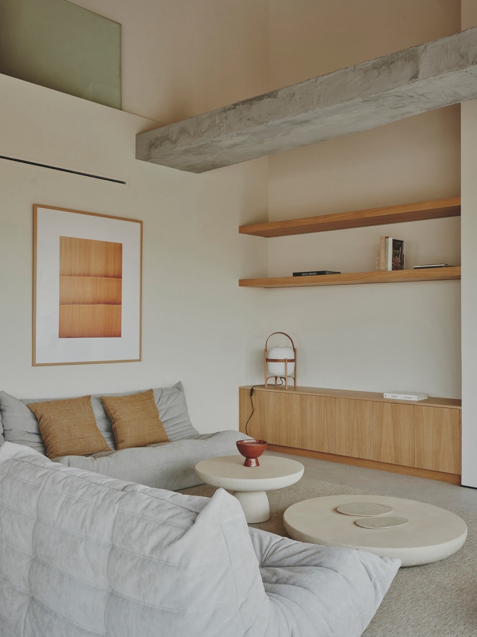 curved attic by destudio