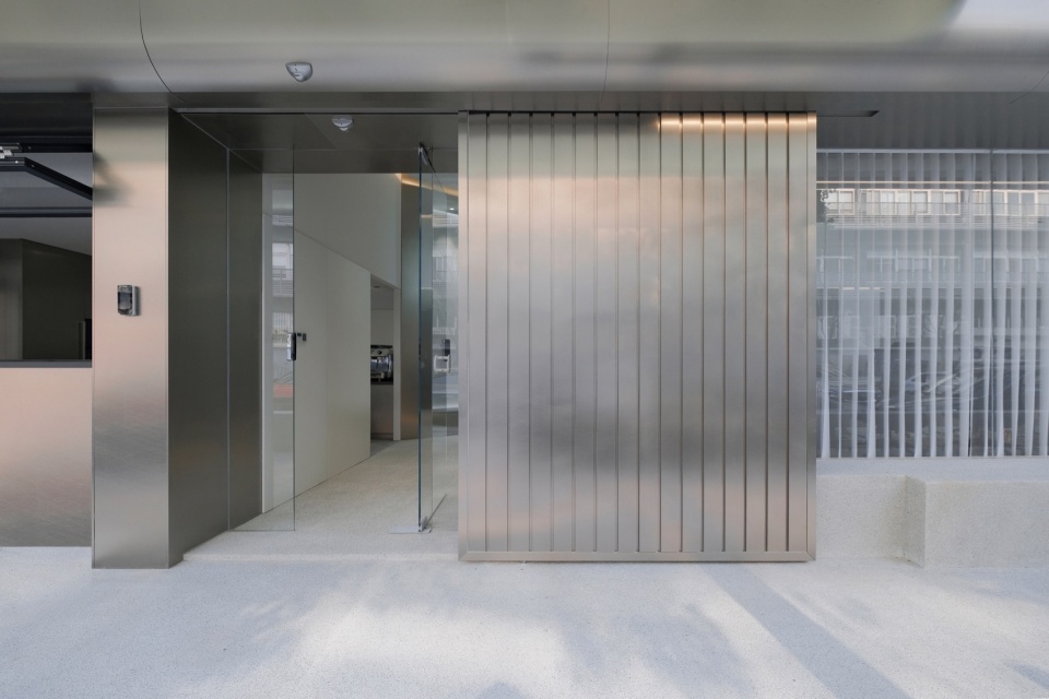 101FF Office Space by OneMoodDESIGN