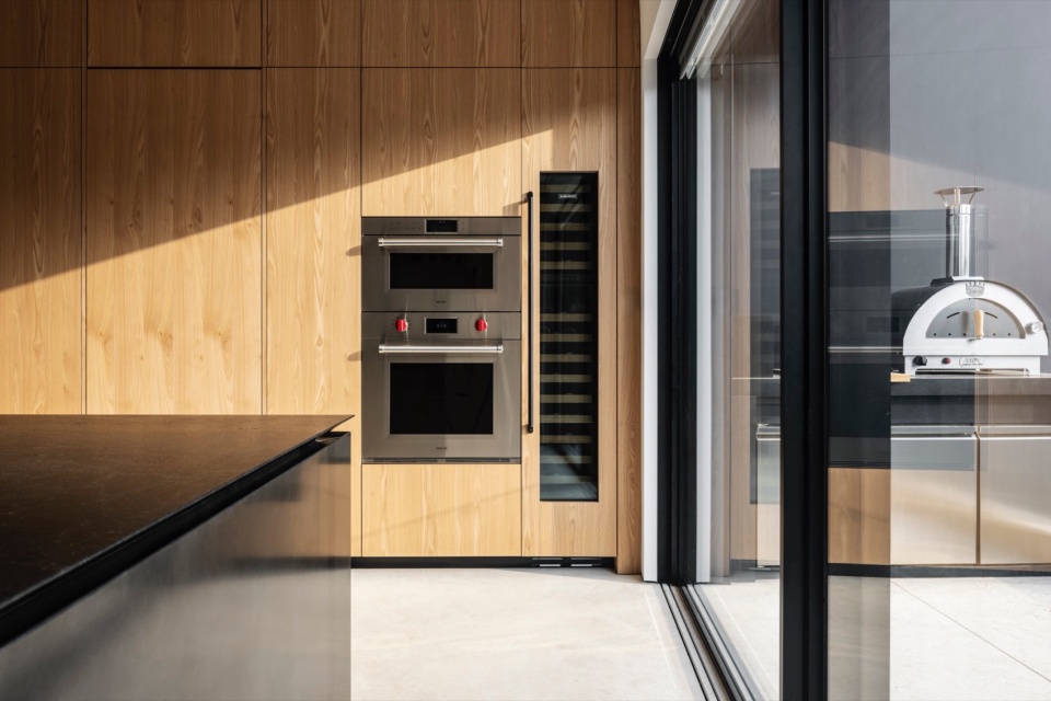 RR 4 Stories Apartment by Architect Raz Melamed