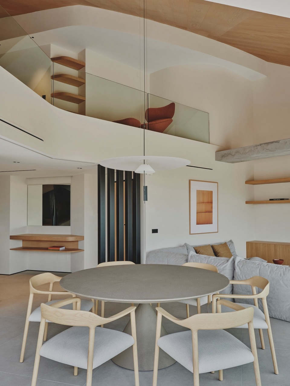 curved attic by destudio