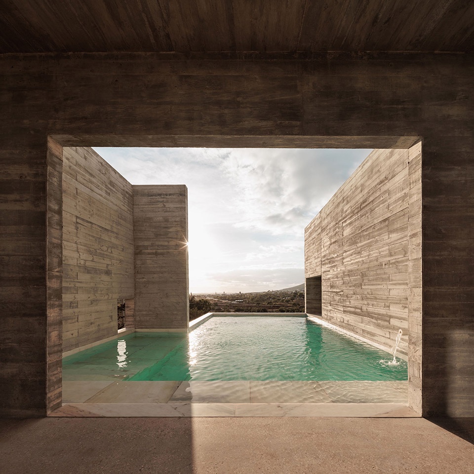 frame house by pedro domingos arquitectos