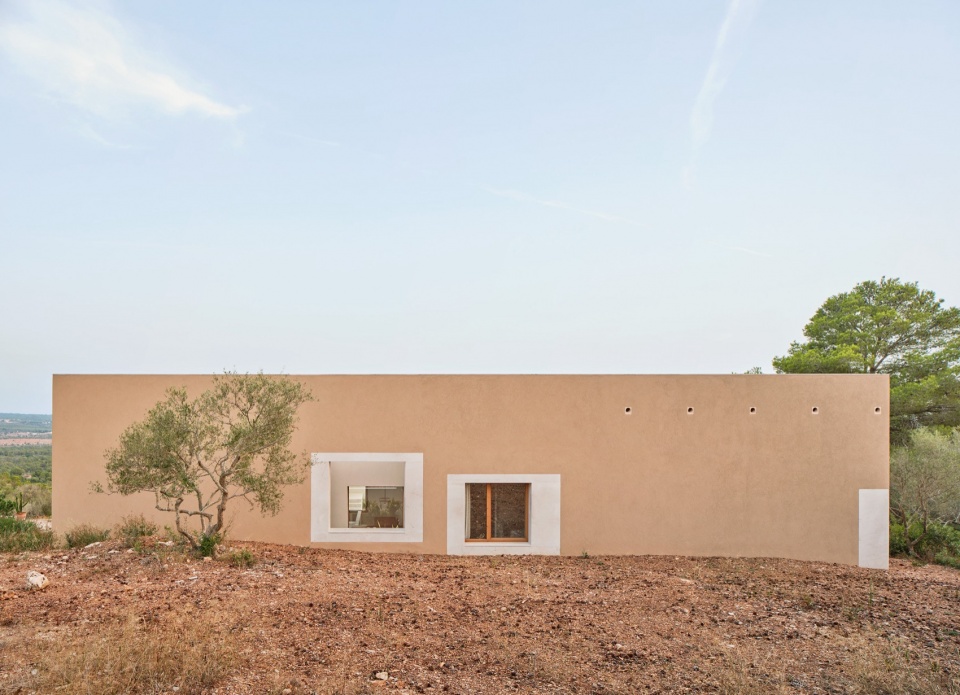 House In Puntiro by RIPOLLTIZON Estudio de arquitectura