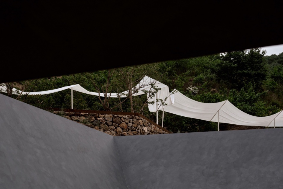 Outdoor Exhibition Installation Of The JIANGS in Jinshanling