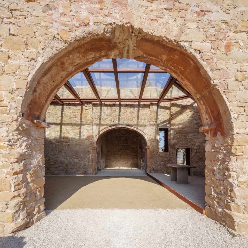Restoration Of Sant Esteve Church by SANTAMARIA ARQUITECTES