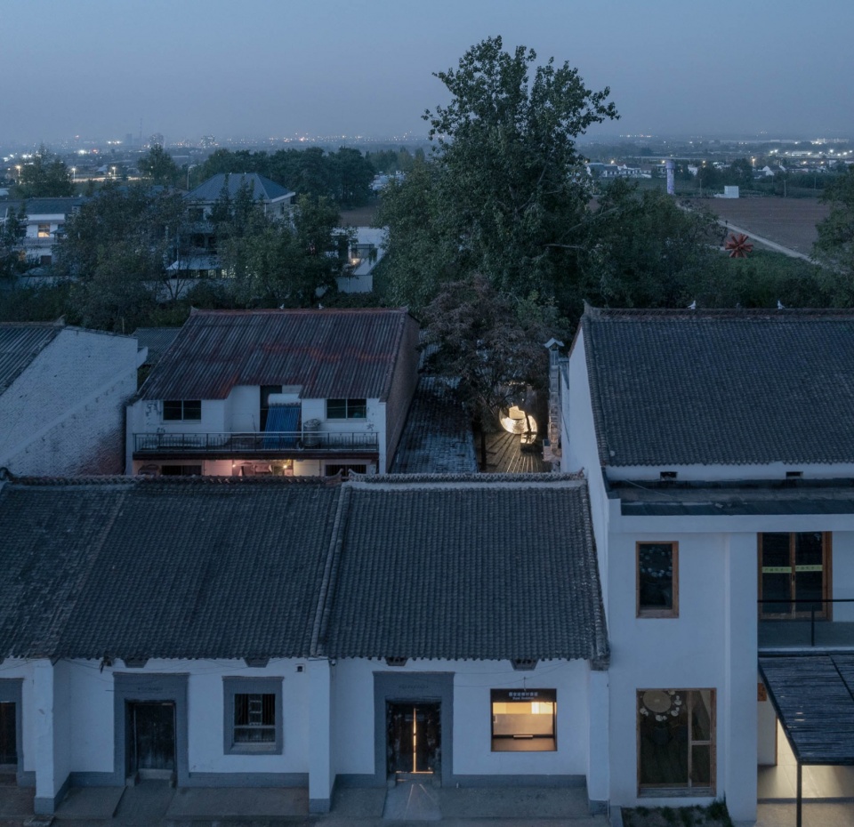 Streaming Light Exhibition Hall by Daipu Architects