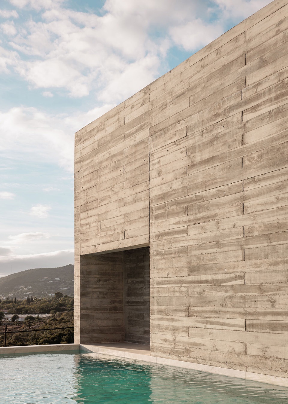 frame house by pedro domingos arquitectos