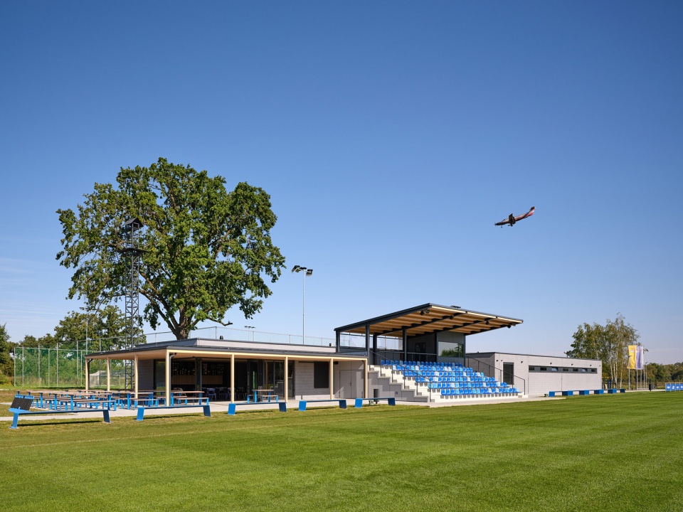 sk plana sports complex by proam architekti