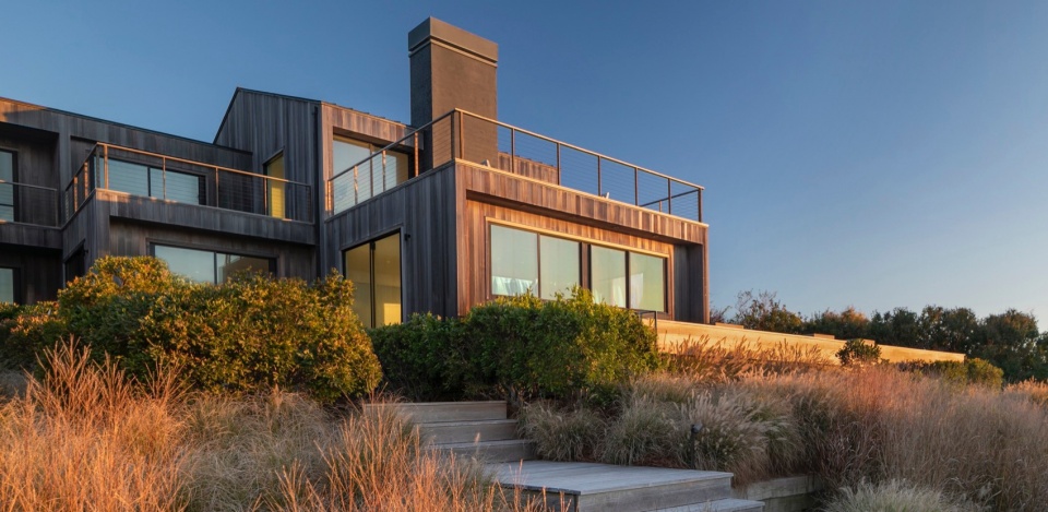 2024 ASLA RESIDENTIAL DESIGN AWARD OF HONOR House on the Bluff by LaGuardia Design Group