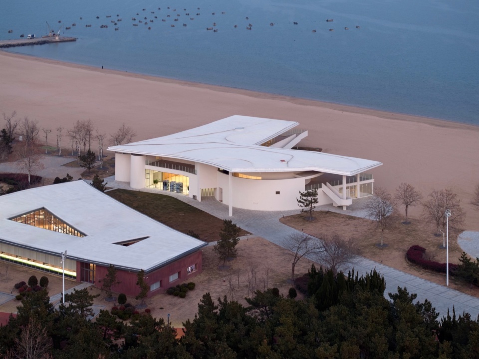 Tide s Echo Hall by Trace Architecture Office