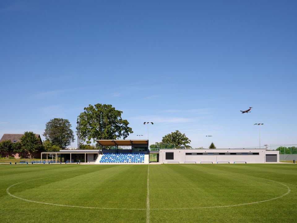 sk plana sports complex by proam architekti