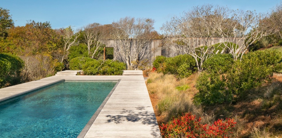 2024 ASLA RESIDENTIAL DESIGN AWARD OF HONOR House on the Bluff by LaGuardia Design Group