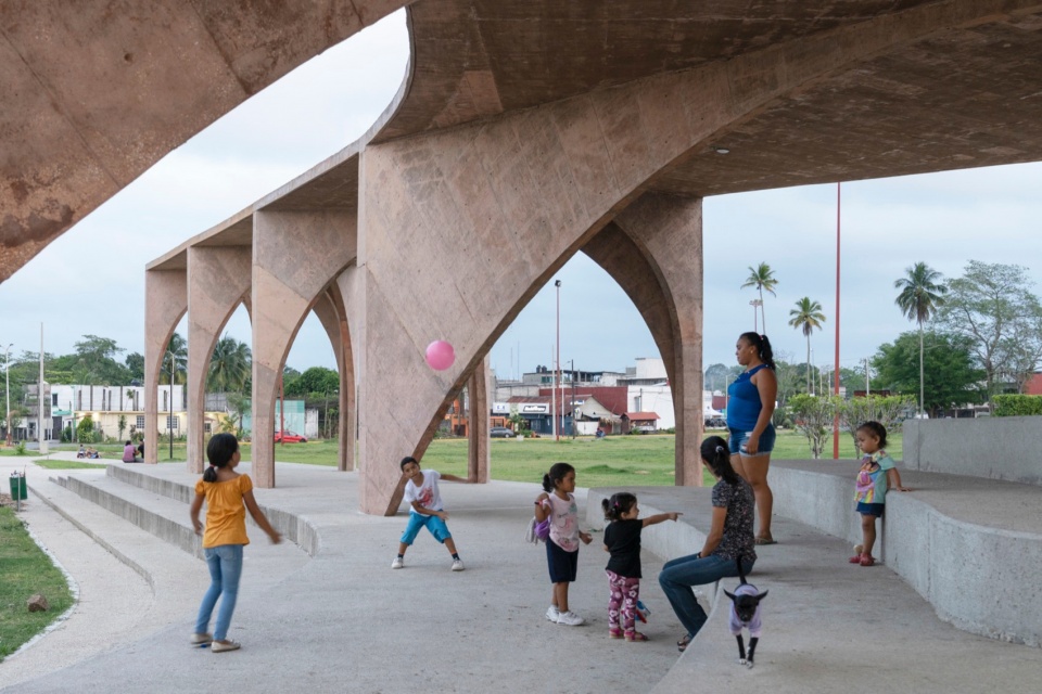 Complex El Campestre Recreational Park Community Development Center by CCA Bernardo Quinzaños