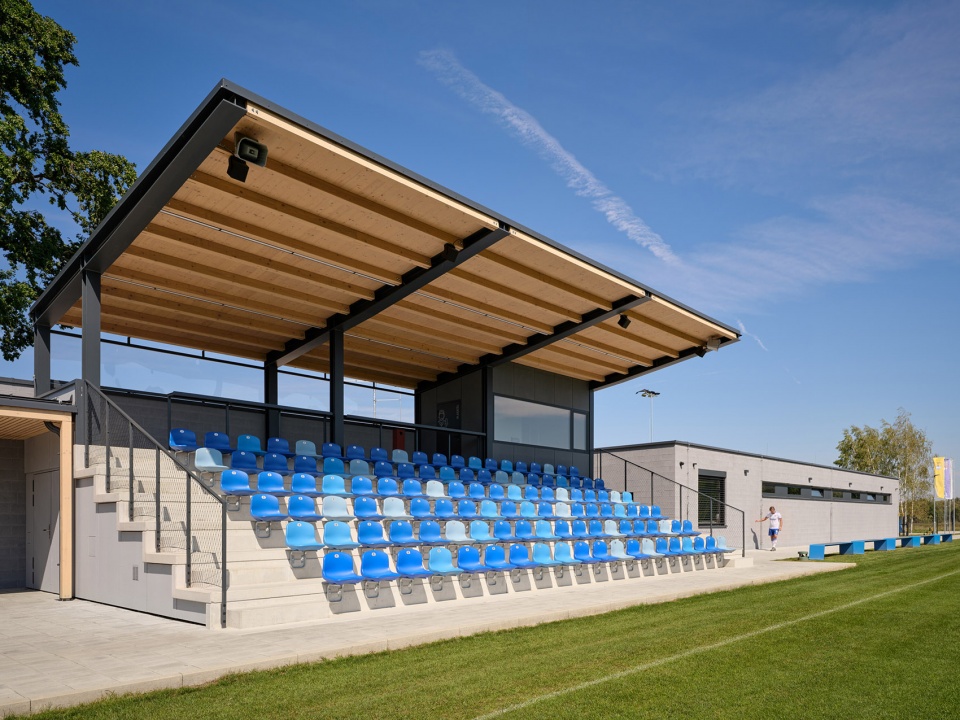 sk plana sports complex by proam architekti