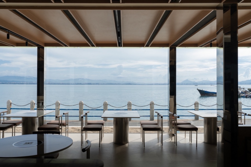Renovation of self built house in West Island Sanya by Re Architecture Design studio