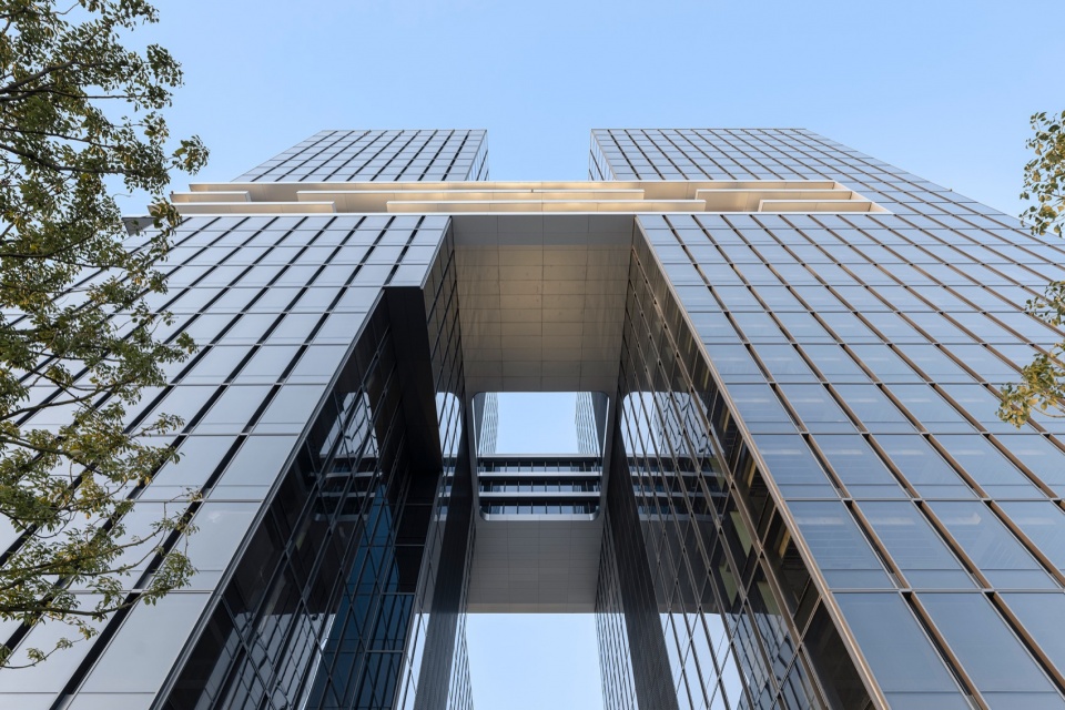 Taizhou Vision Center by gad
