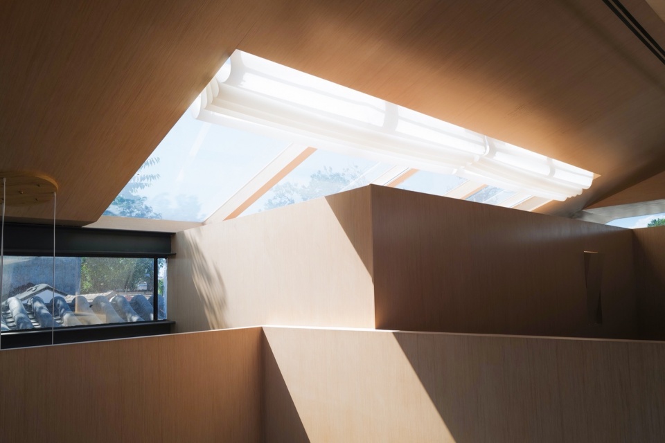 Tiled roof courtyard by Beijing Jimei Survey and Design Co Ltd