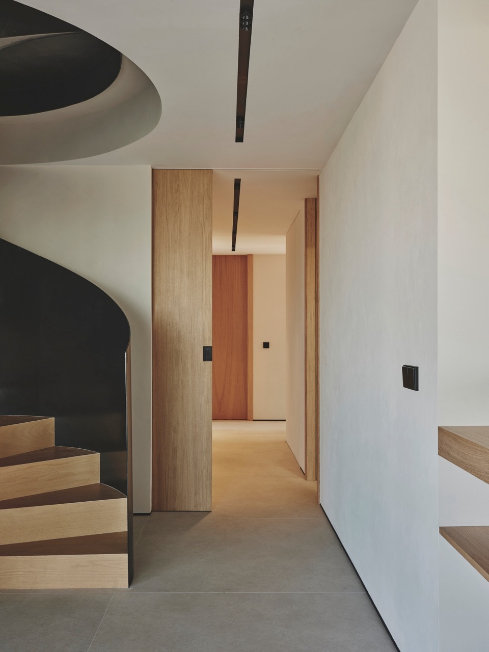 curved attic by destudio