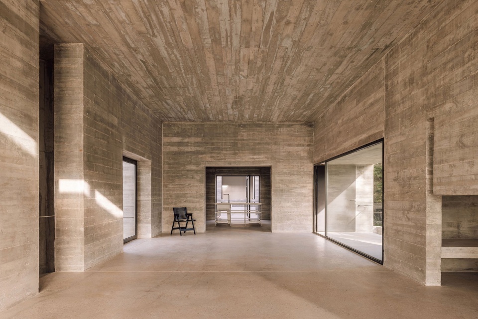 frame house by pedro domingos arquitectos