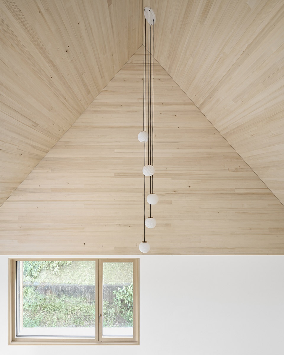 living in the former barn by mwarchitekten