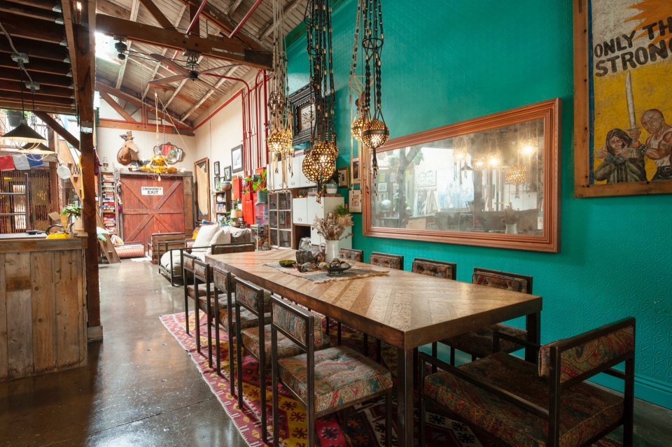 Los Angeles Arts District Warehouse by Psama Design