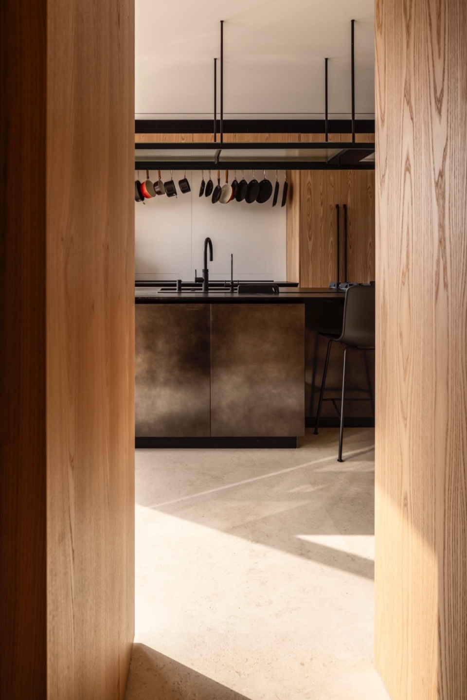 RR 4 Stories Apartment by Architect Raz Melamed