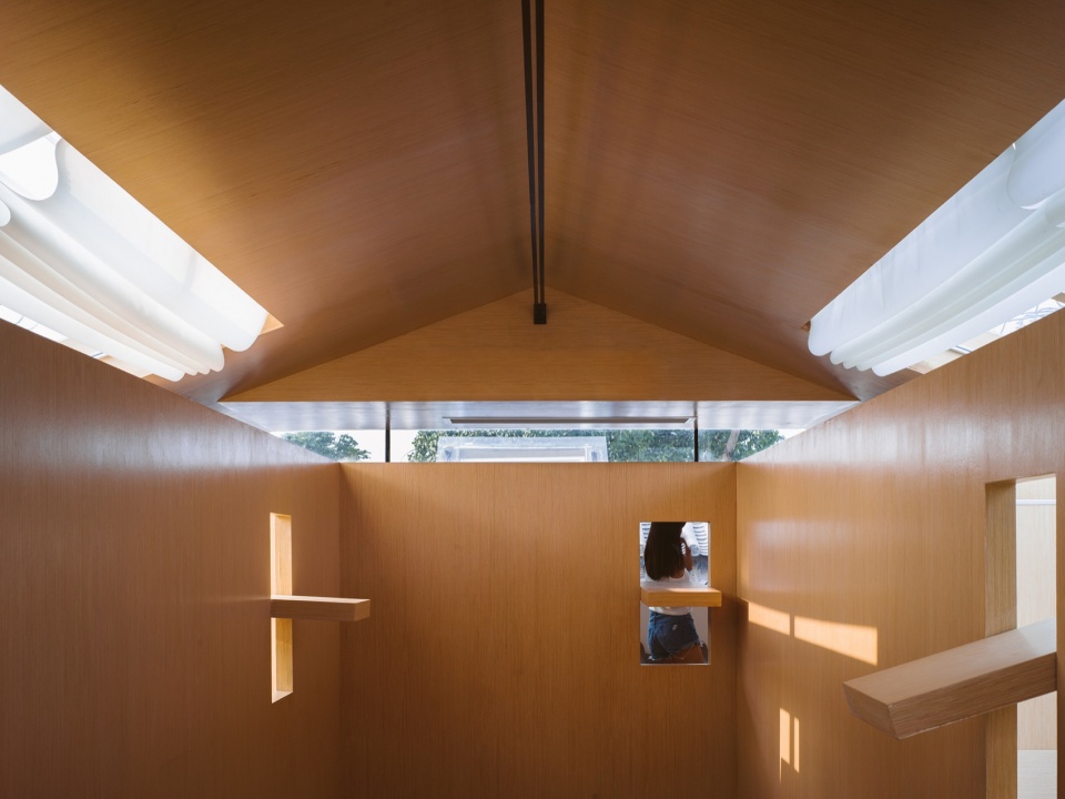Tiled roof courtyard by Beijing Jimei Survey and Design Co Ltd