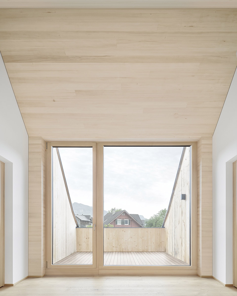 living in the former barn by mwarchitekten