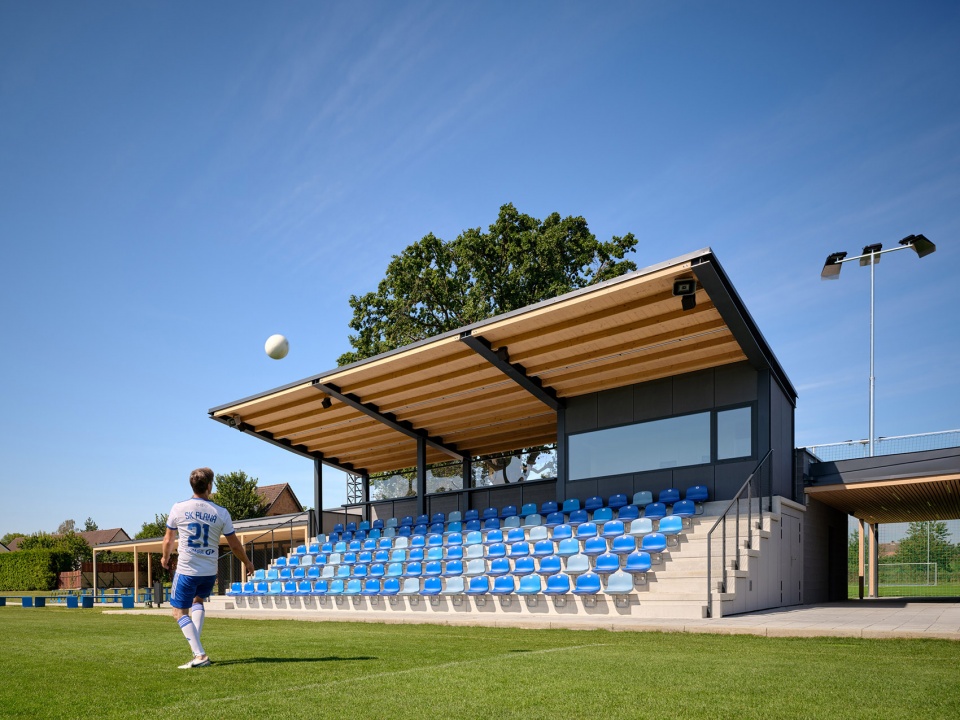 sk plana sports complex by proam architekti