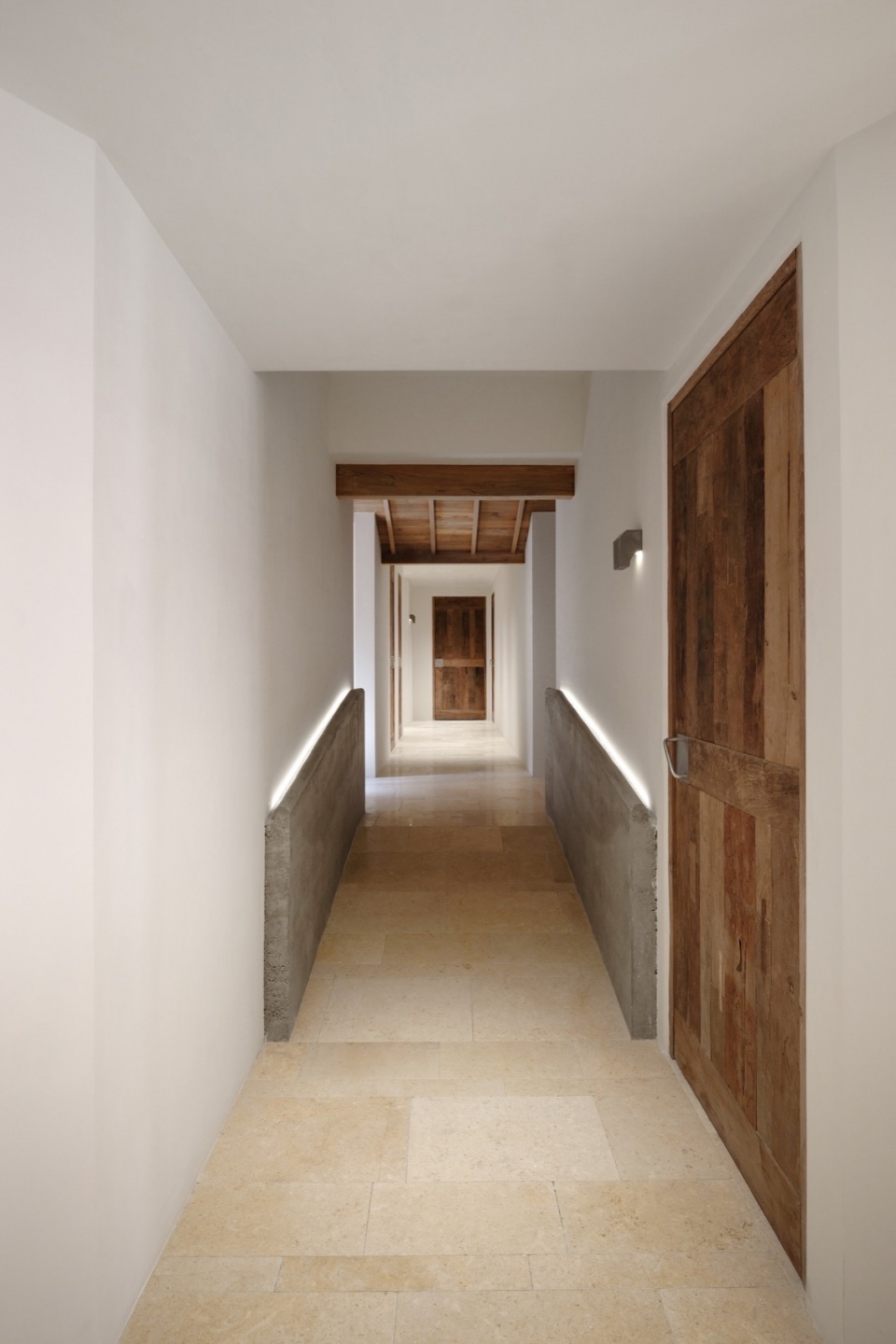 LANLANLI Medical Aesthetics Center in Wudianshi by DEVOLUTION