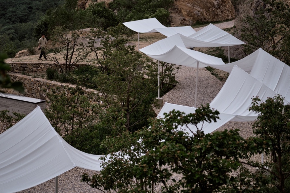 Outdoor Exhibition Installation Of The JIANGS in Jinshanling