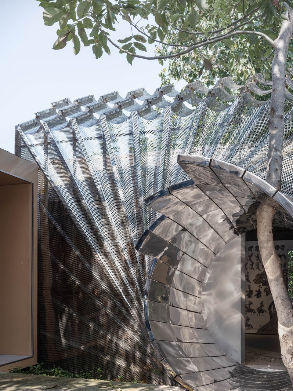 Streaming Light Exhibition Hall by Daipu Architects