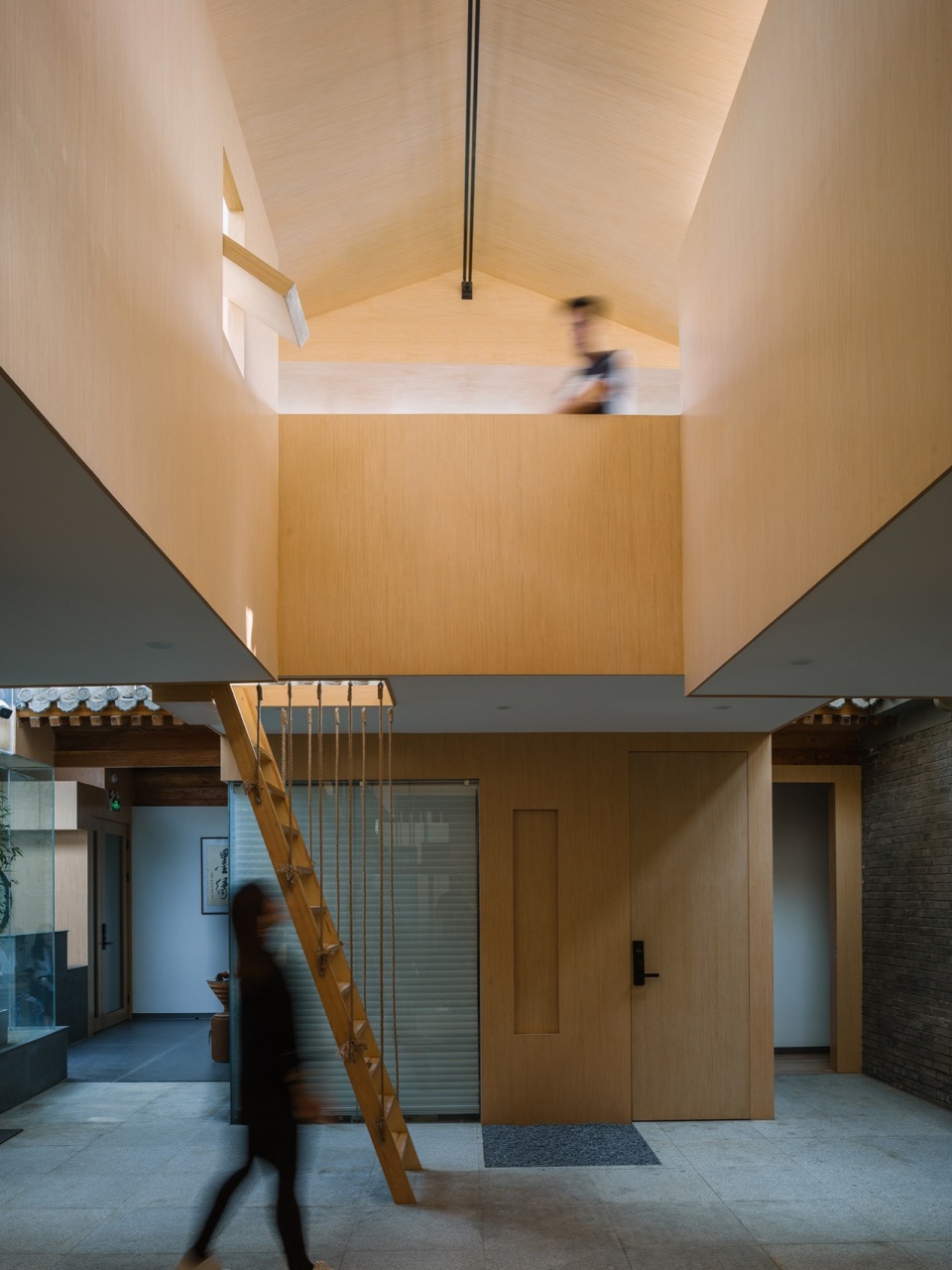 Tiled roof courtyard by Beijing Jimei Survey and Design Co Ltd
