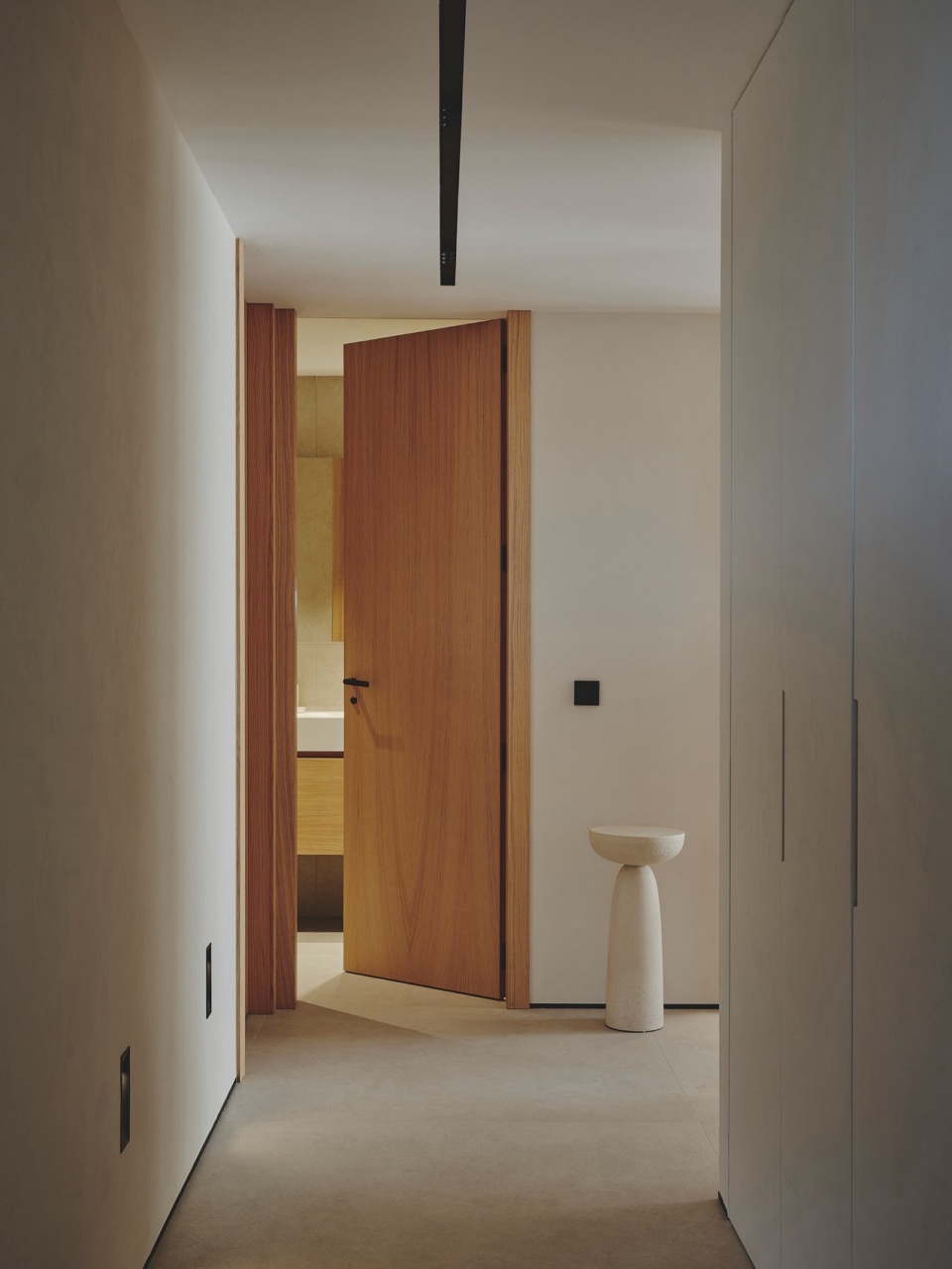 curved attic by destudio