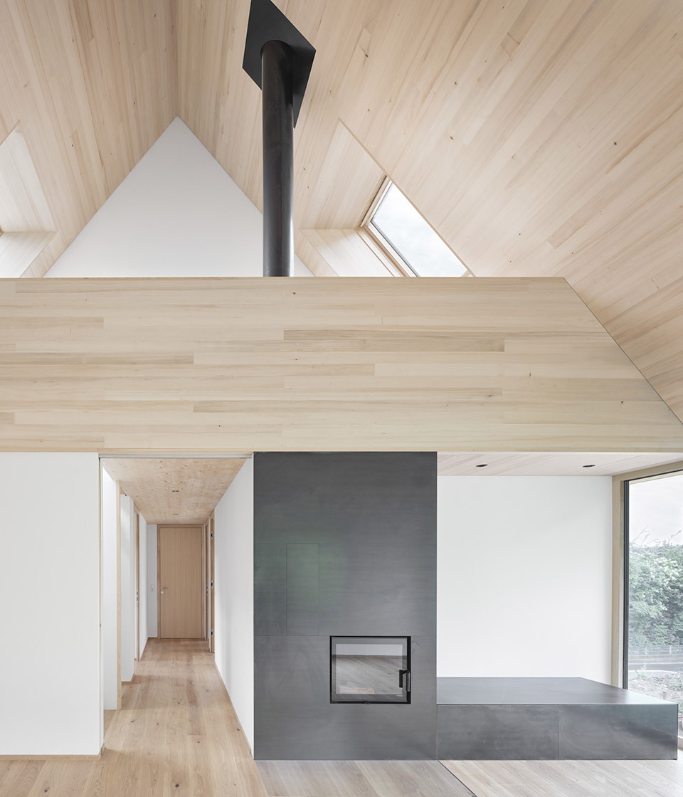 living in the former barn by mwarchitekten