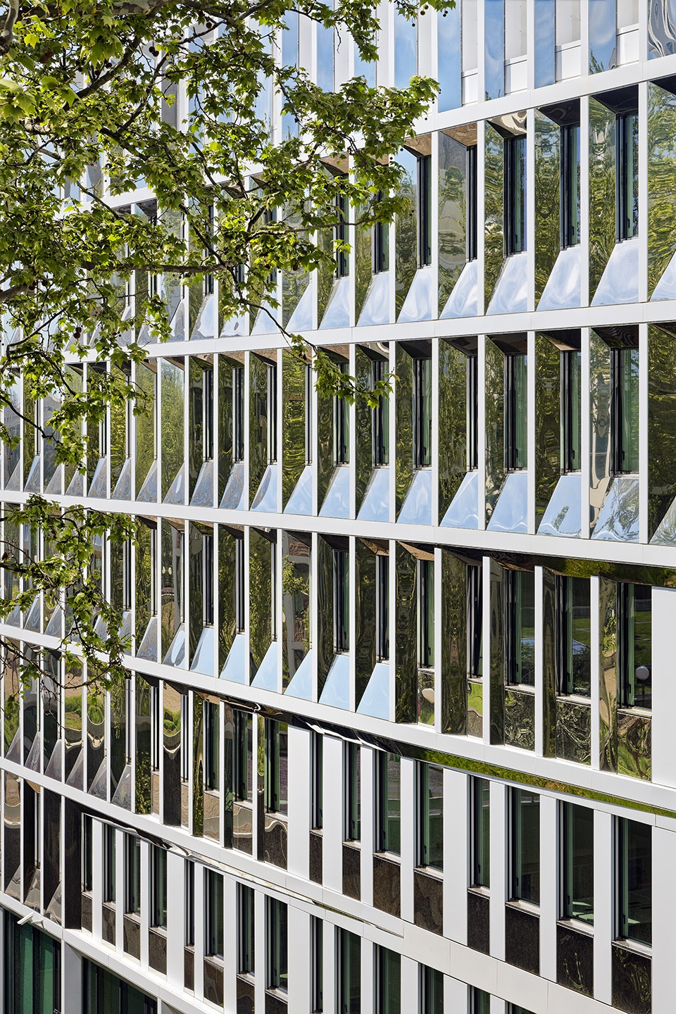 the new centre administratif detat in lyon by snohetta