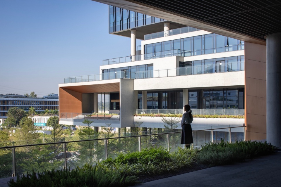 Longhua Design Industrial Park by Capol International Associates Group