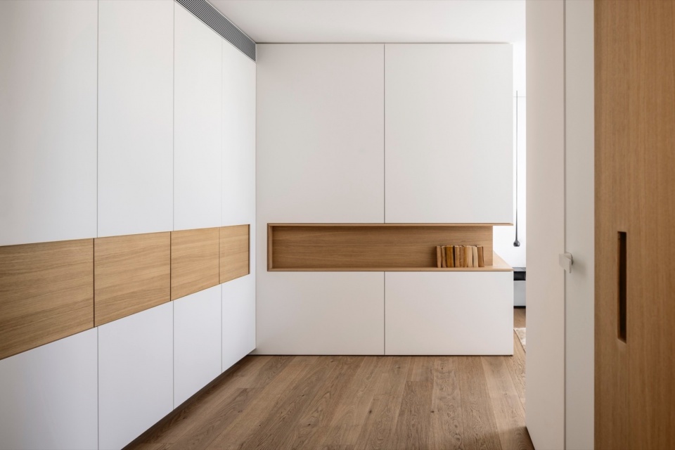 RR 4 Stories Apartment by Architect Raz Melamed