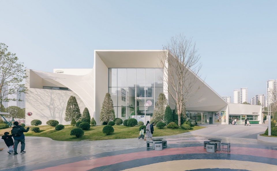 dotsss childrens museum by dl atelier