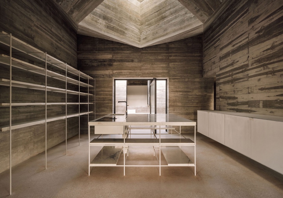 frame house by pedro domingos arquitectos