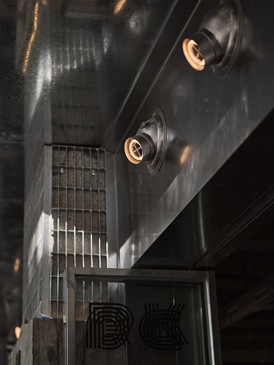 no limit cafe bar by balance space design