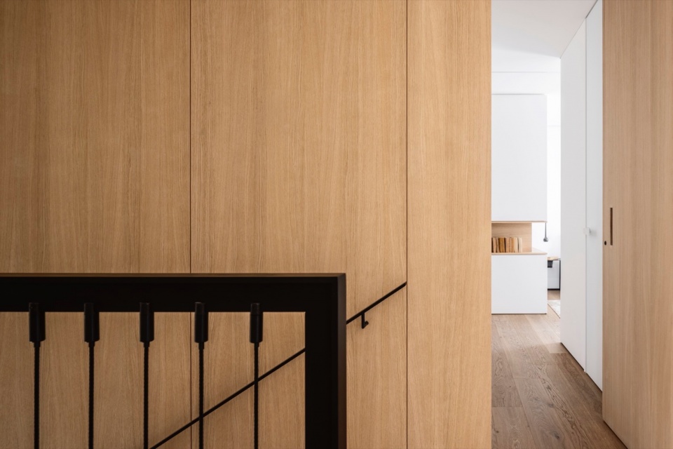 RR 4 Stories Apartment by Architect Raz Melamed