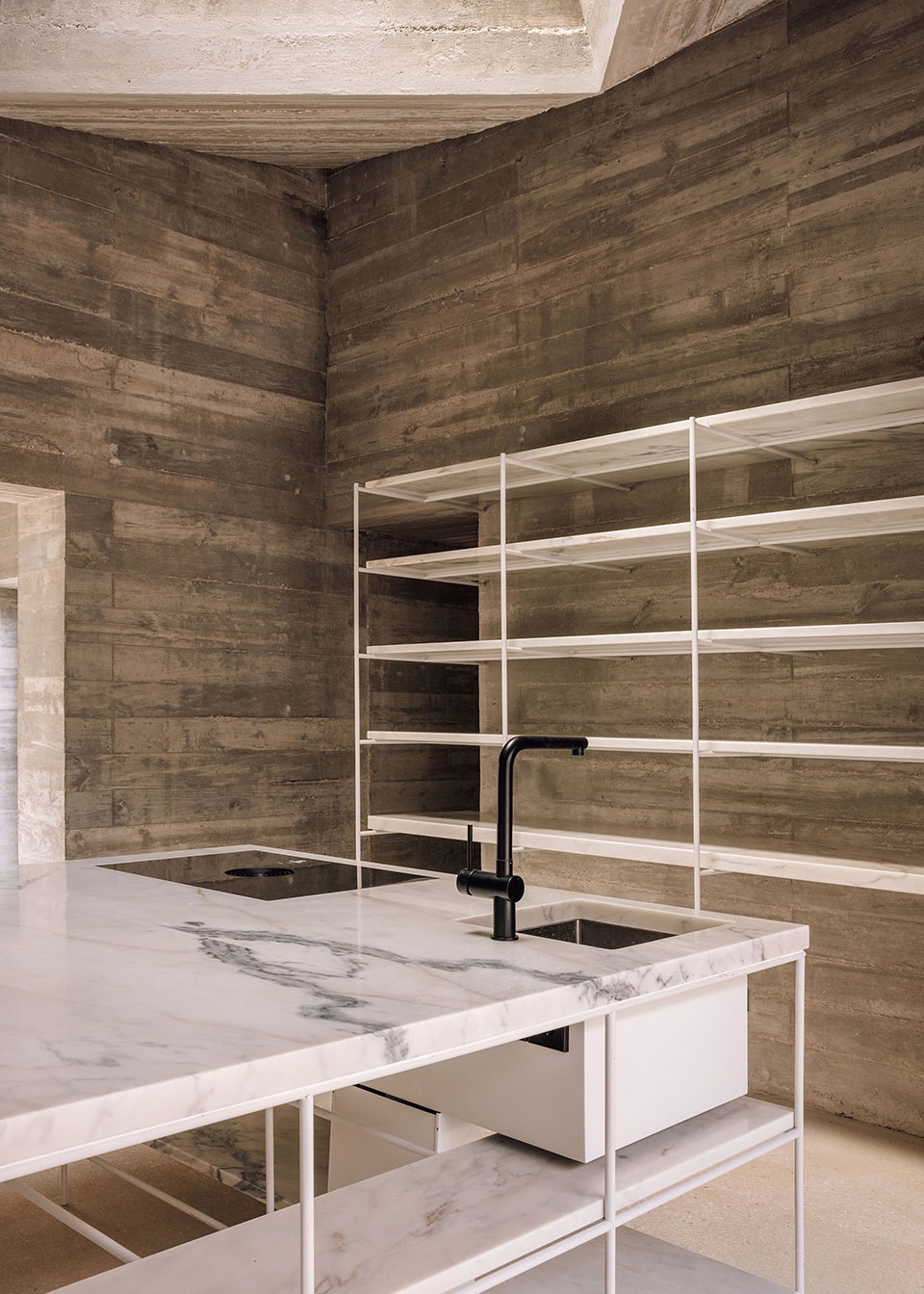frame house by pedro domingos arquitectos