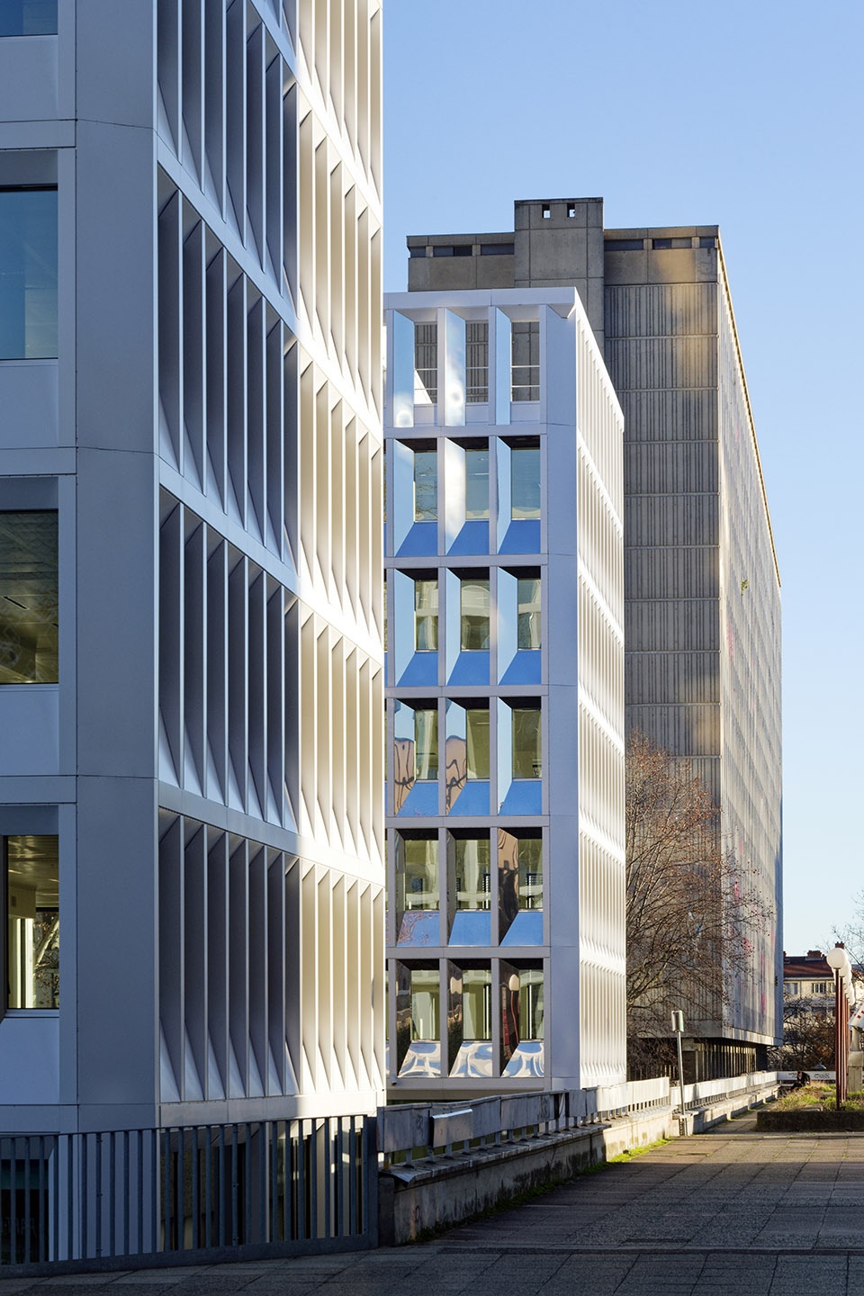 the new centre administratif detat in lyon by snohetta