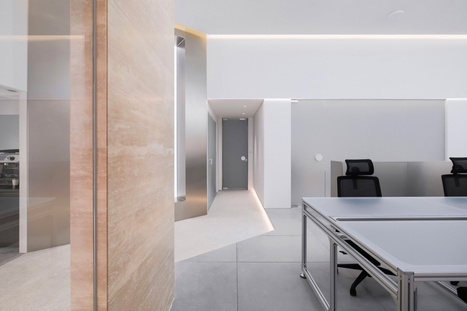 101FF Office Space by OneMoodDESIGN