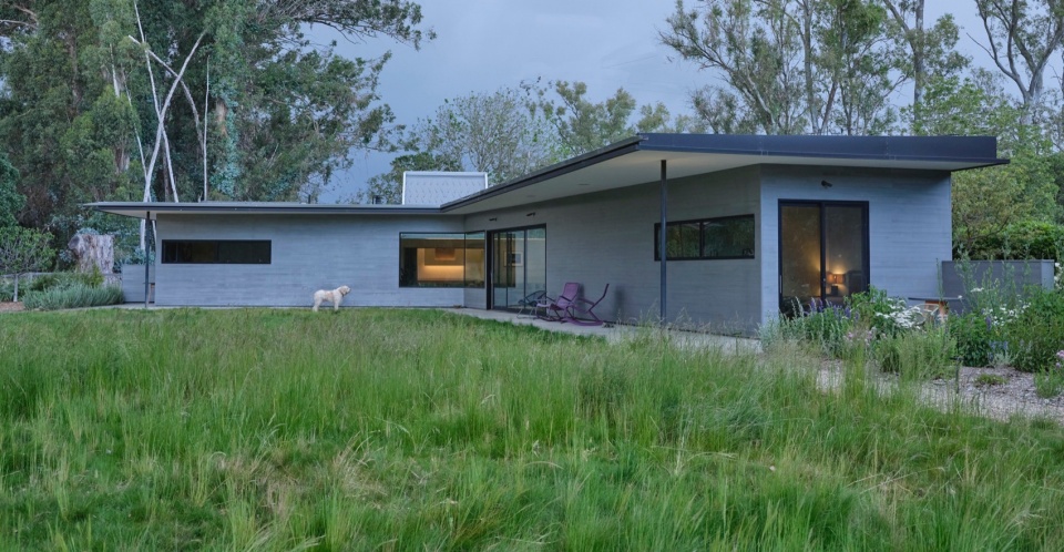 A Mourning Dovecote by Schwartz and Architecture