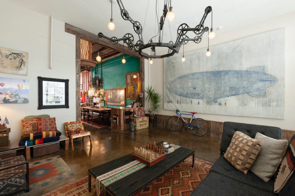 Los Angeles Arts District Warehouse by Psama Design