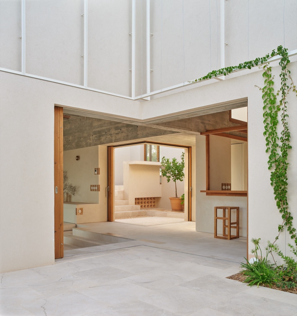 House In Puntiro by RIPOLLTIZON Estudio de arquitectura